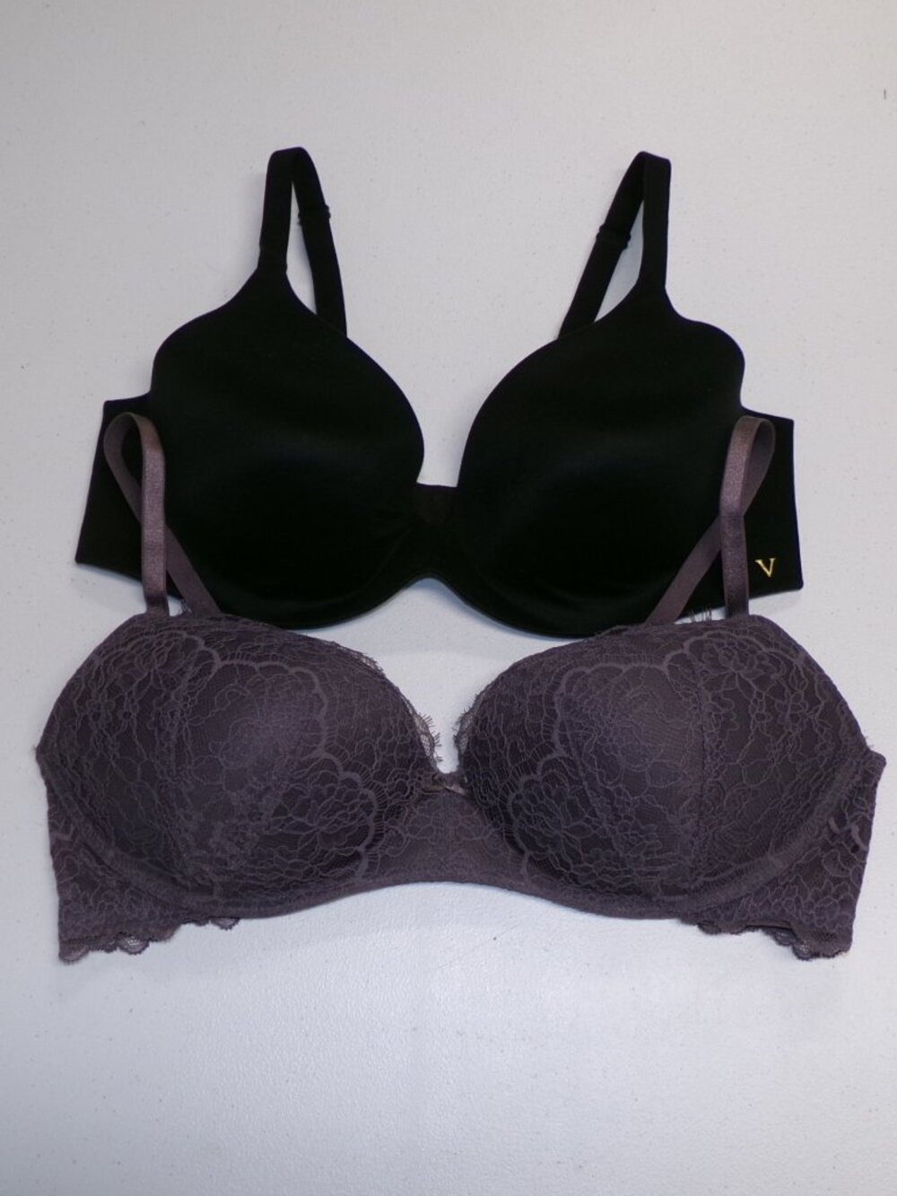Lot of 2 Victoria's Secret No Wire Bras 38C Lined Semi Demi Dream Angels Padded